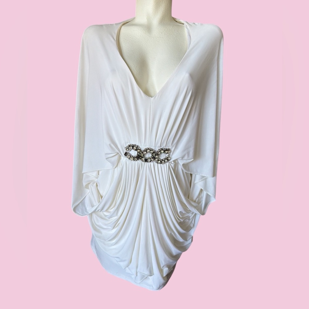 Elegant White Mini Dress with Embellished Waist